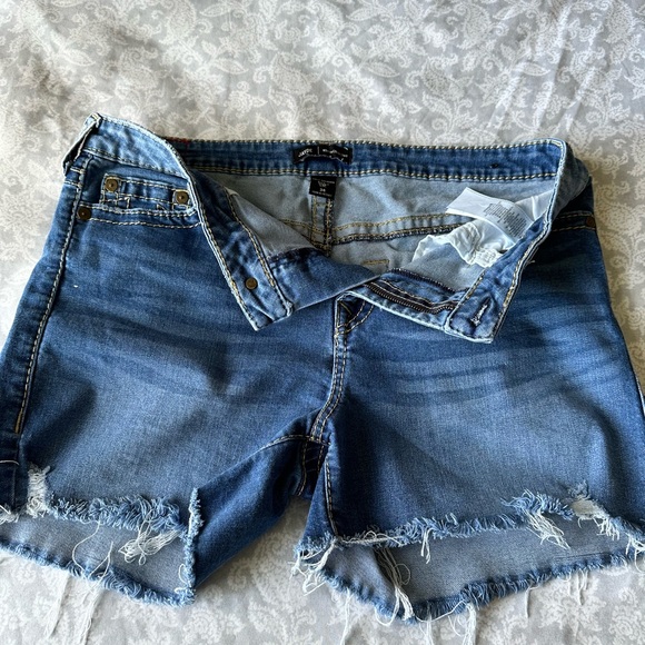 True Religion Jayde Midrise Classic Short, size 34 - Picture 4 of 5